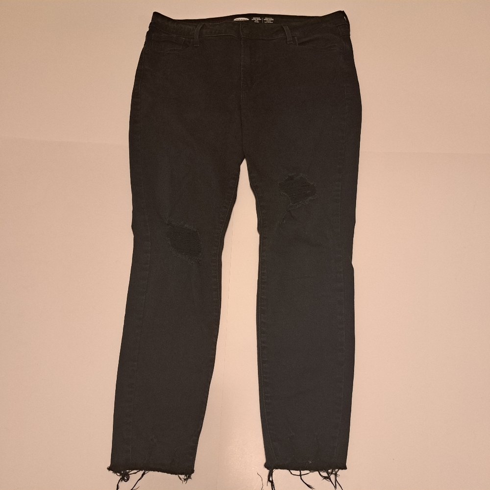 Women's Old Navy Distressed Jeans In Great Condition.